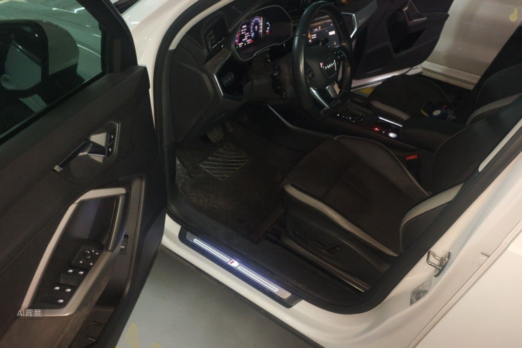 Audi Q3 2019 car image #18