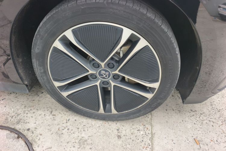 BYD Han 2023 car image #9