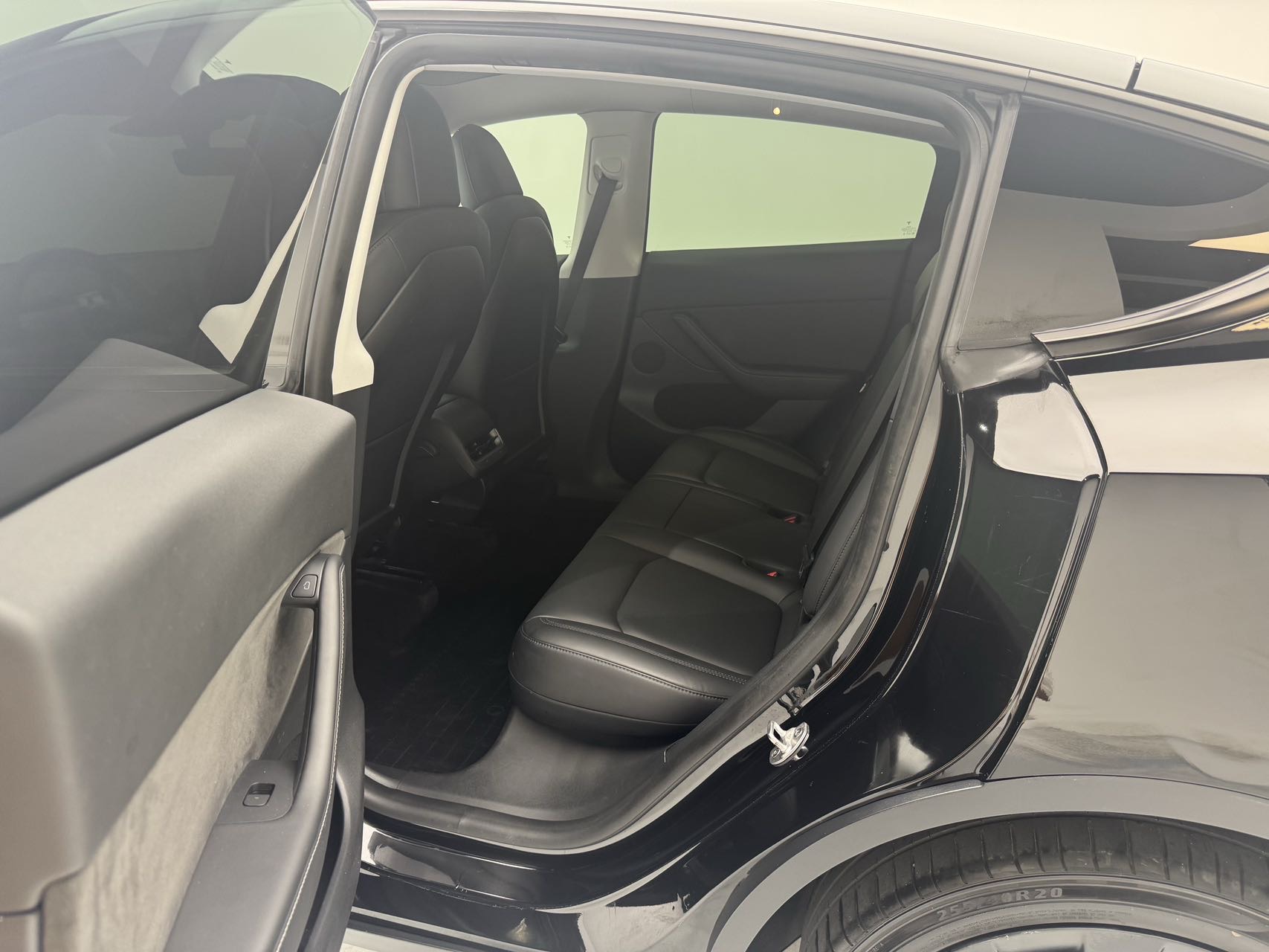 Tesla Model Y 2022 #11 Tesla Model Y 2022 car image #11