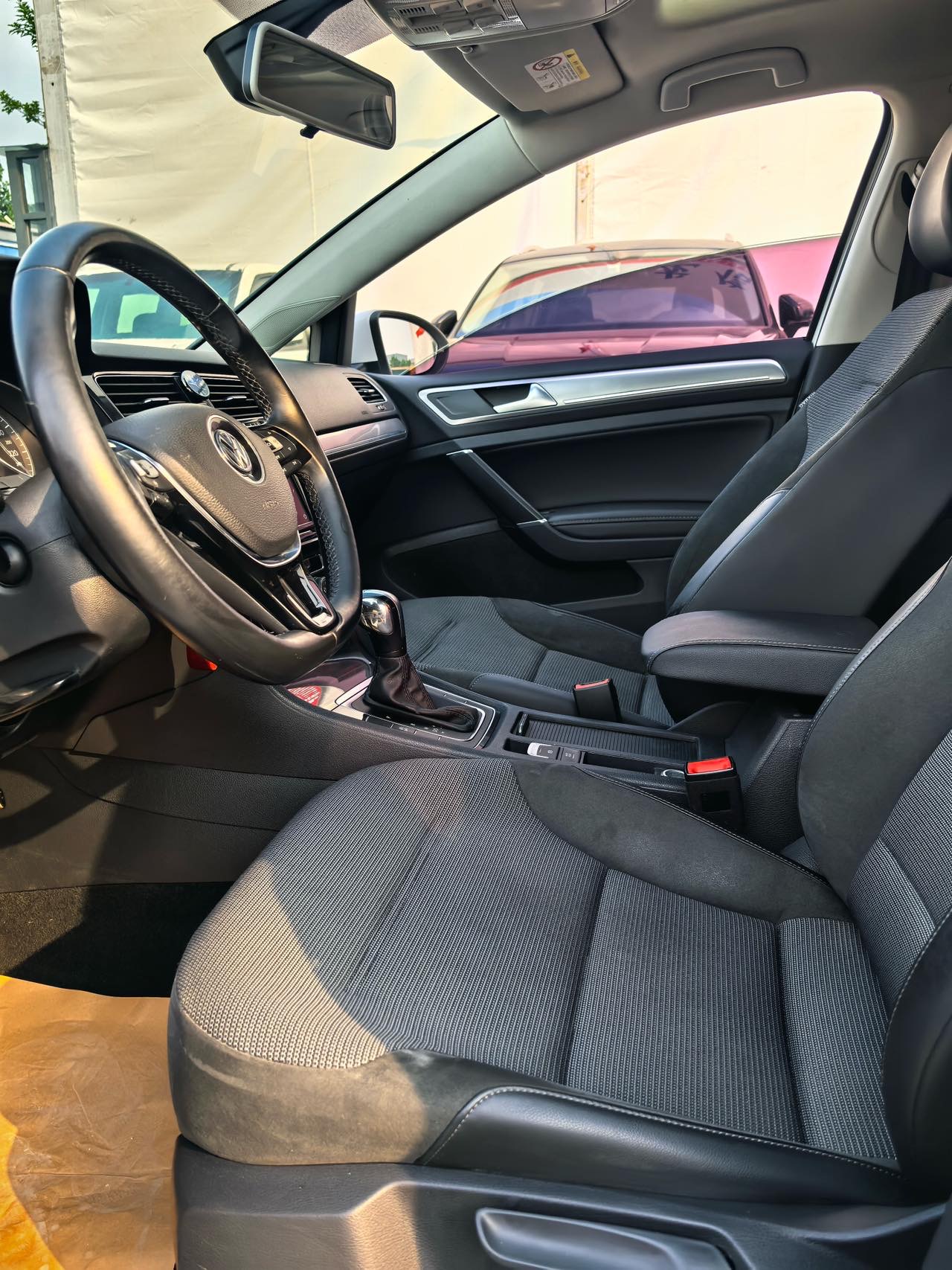 Volkswagen Golf 2019 car image #4