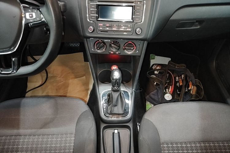 Volkswagen Polo 2016 car image #18