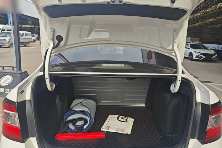 2019 car image #19