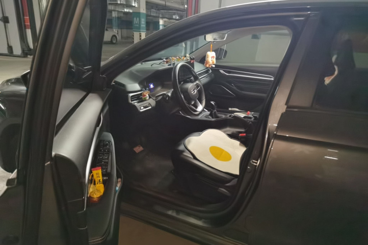 GEELY Emgrand 2022 car image #13