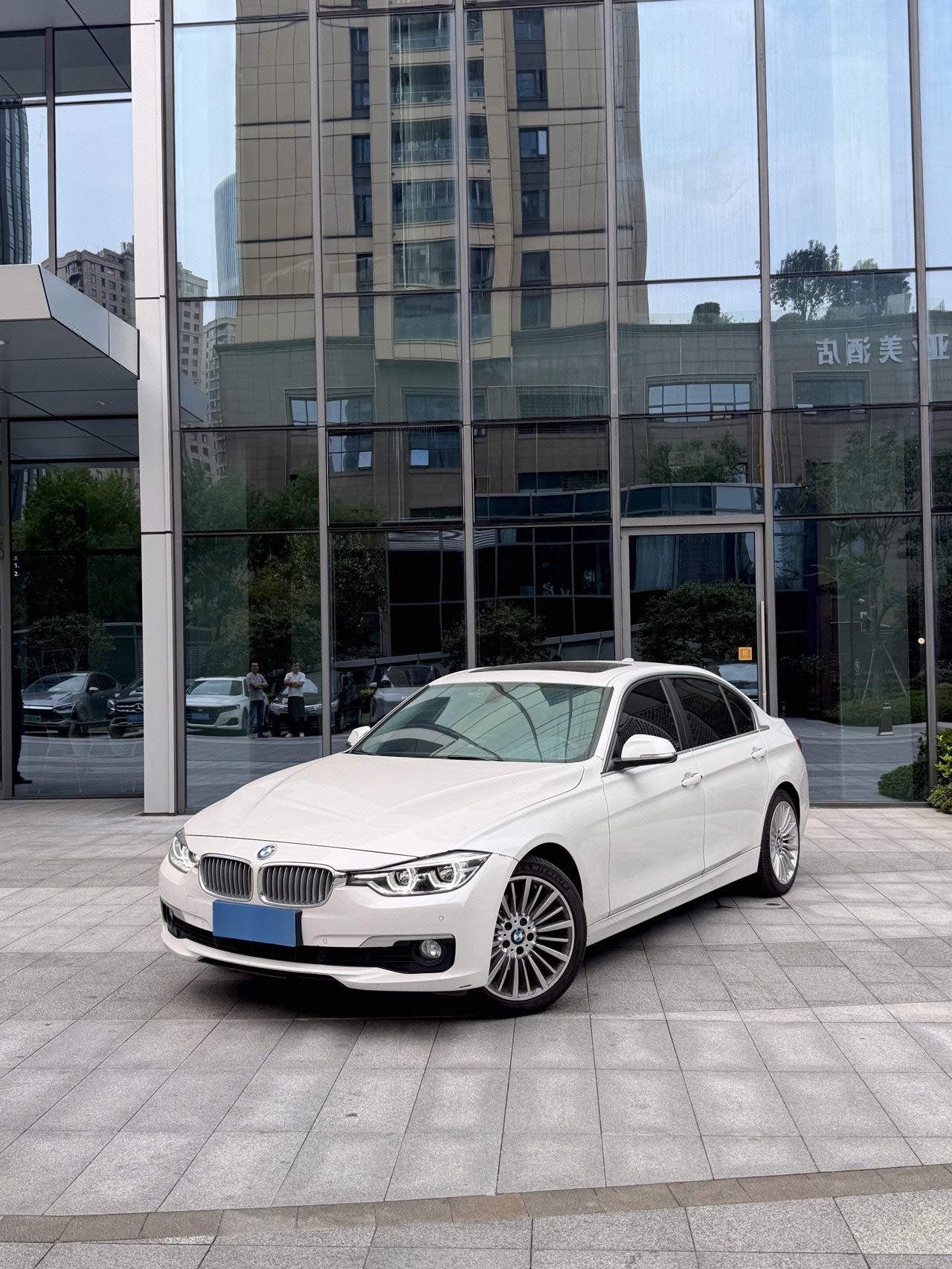 BMW 3 Series 2018 car image 