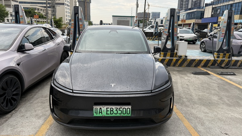 Tesla Model Y 2025 #3 Tesla Model Y 2025 car image #3