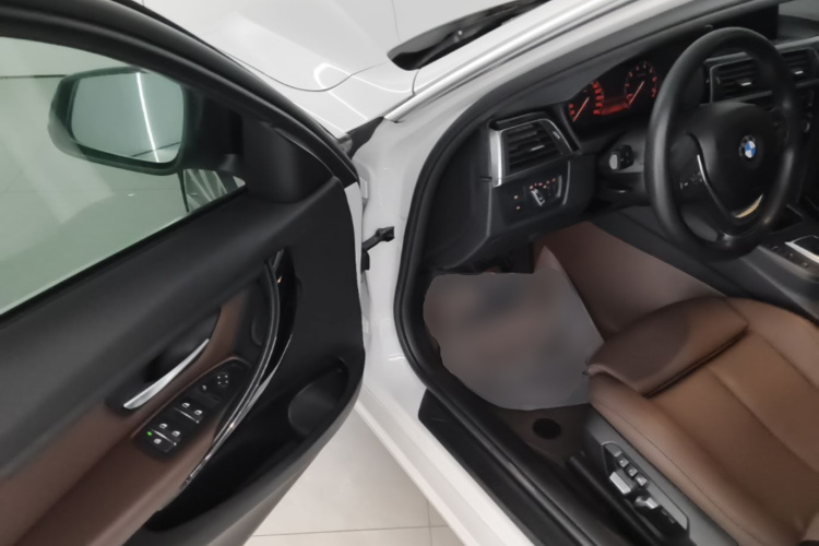BMW 3 Series 2018 #16 BMW 3 Series 2018 car image #16