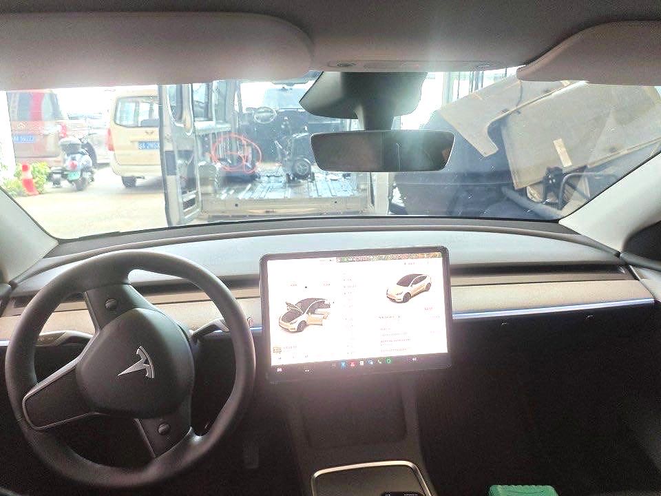 Tesla Model Y 2024 #7 Tesla Model Y 2024 car image #7