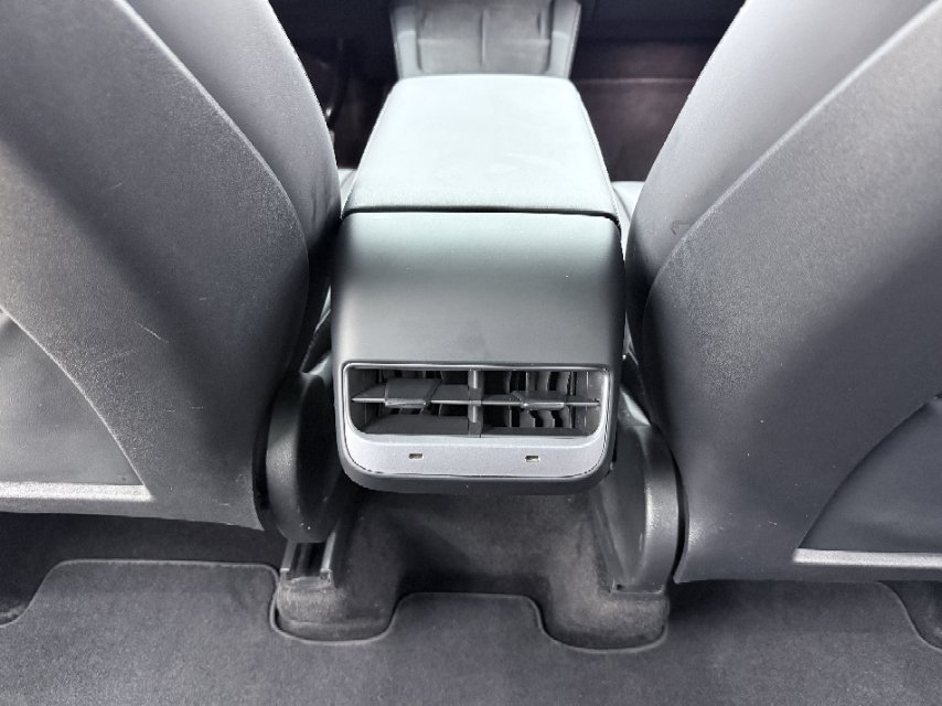 Tesla Model Y 2022 #10 Tesla Model Y 2022 car image #10