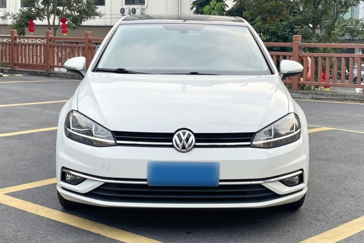 Volkswagen Golf 2019 car image #3