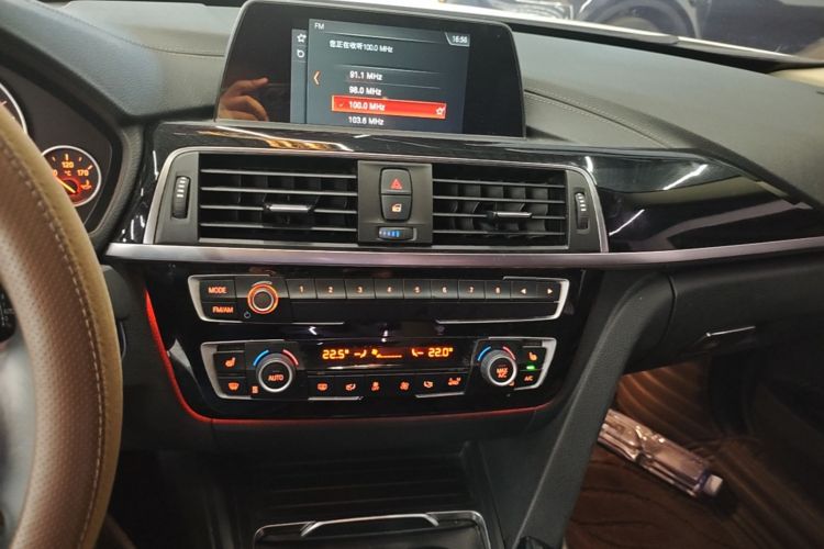 BMW 3 Series 2018 #17 BMW 3 Series 2018 car image #17