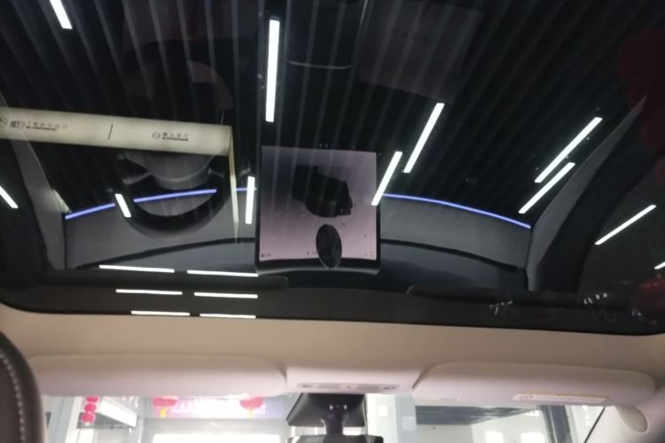 Tesla Model Y 2023 car image #18