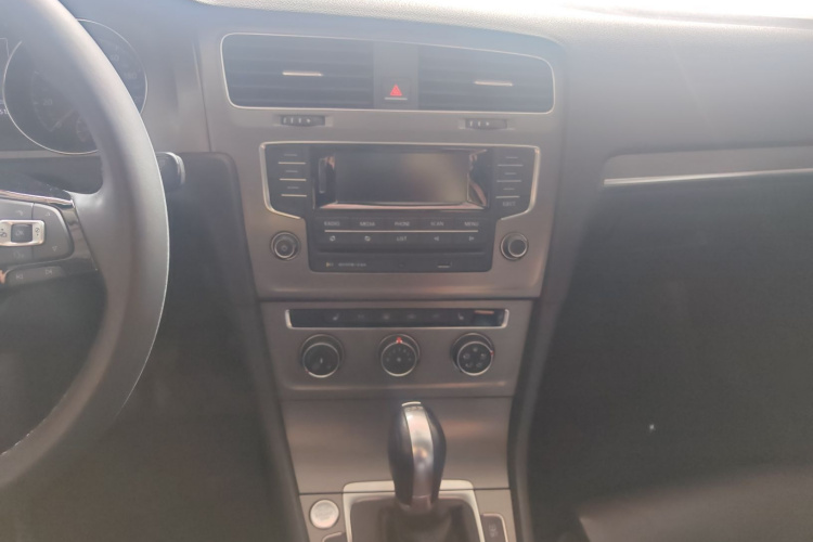 Volkswagen Golf 2015 car image #15