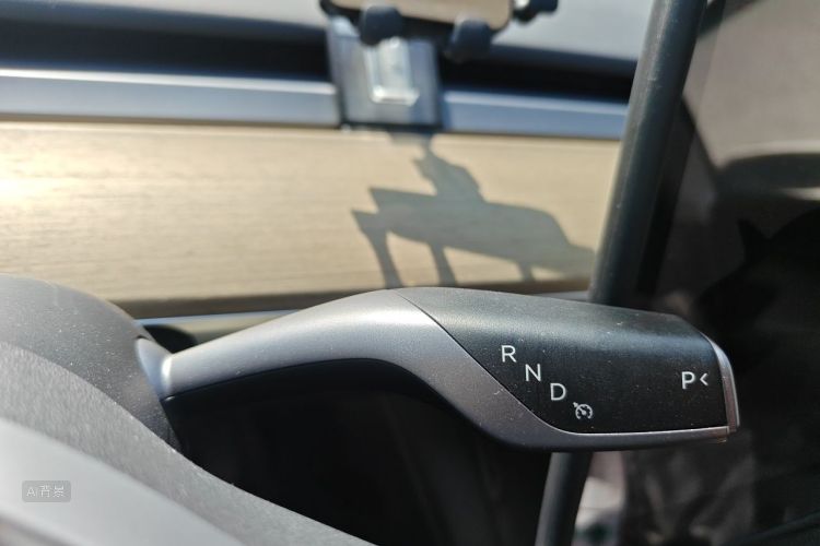 Tesla Model Y 2023 immagine di auto #16