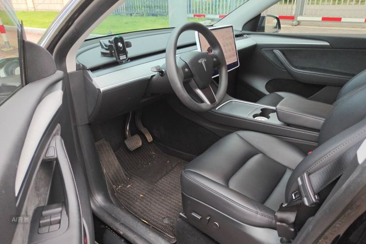 Tesla Model Y 2023 car image #18