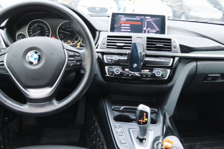 BMW 3 Series 2017 car image #11