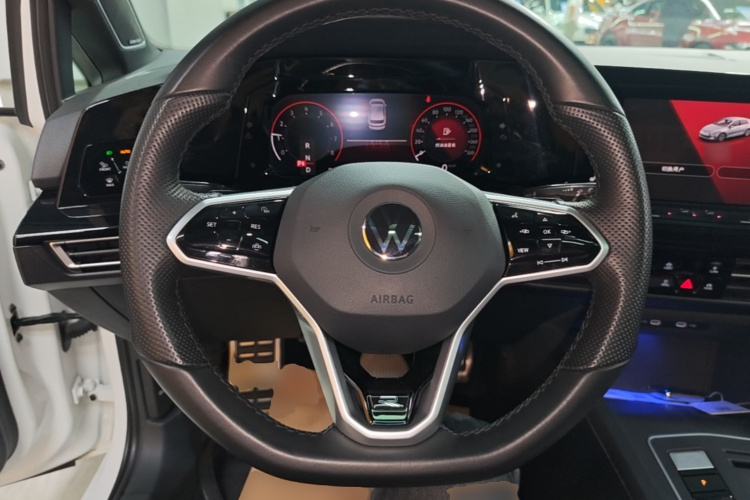 Volkswagen Golf 2022 car image #11