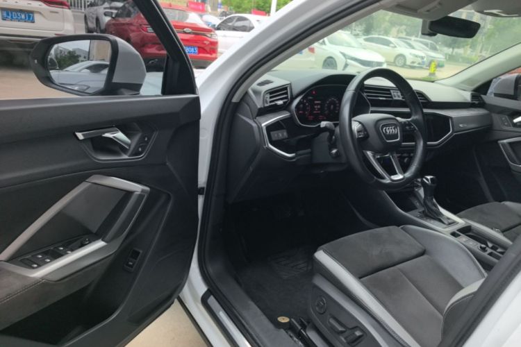Audi Q3 2019 #16 Audi Q3 2019 car image #16