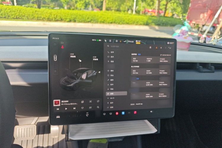 Tesla Model 3 2025 car image #16