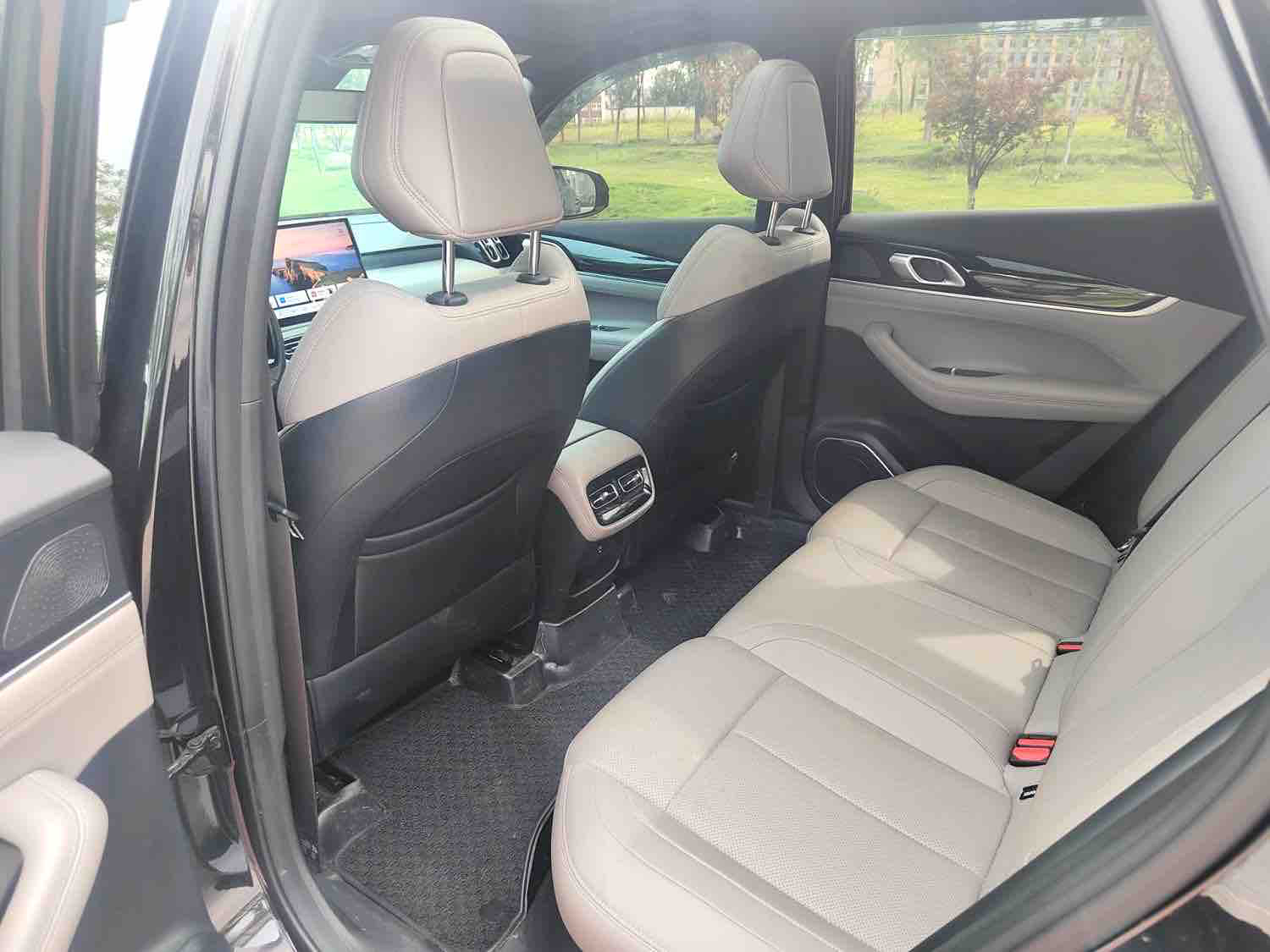 GEELY Boyue L 2025 car image #9