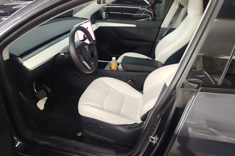 Tesla Model Y 2022 immagine di auto #15