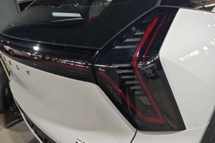 GEELY Boyue L 2026 car image #8