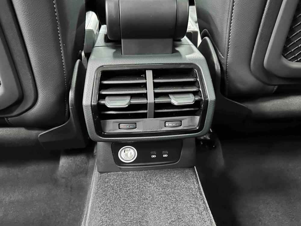 Audi Q3 2022 car image #17