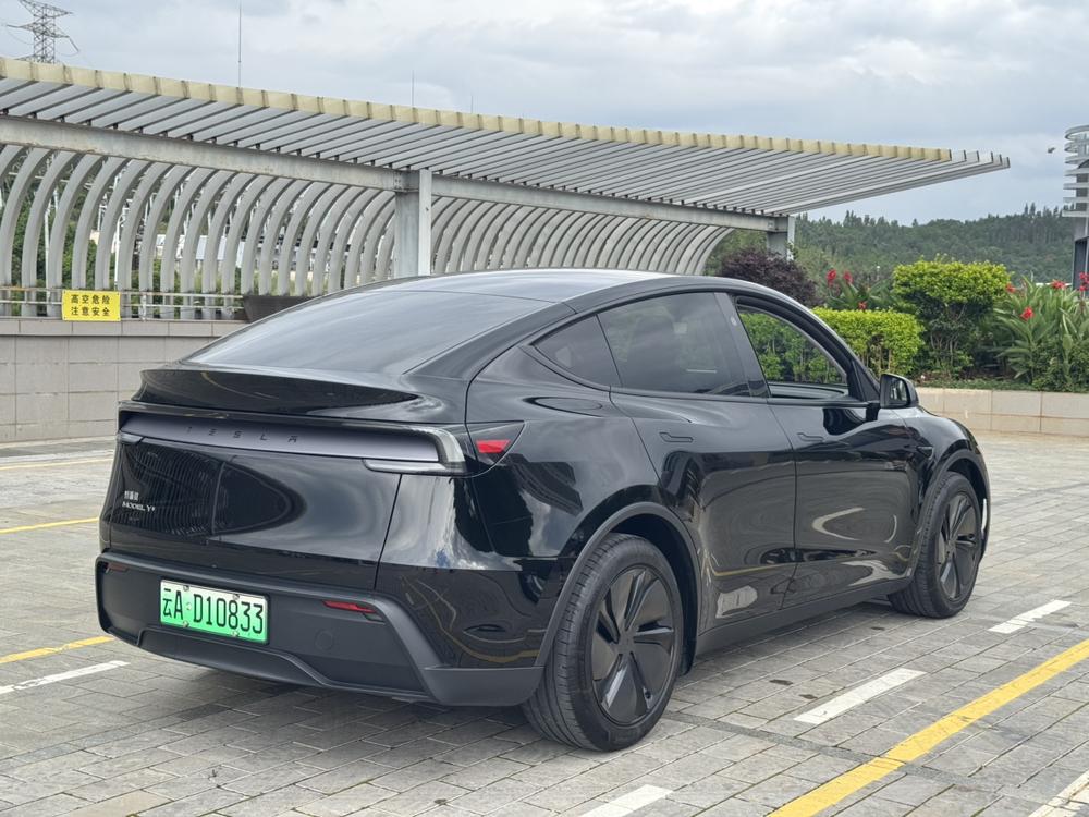 Tesla Model Y 2025 #7 Tesla Model Y 2025 immagine di auto #7