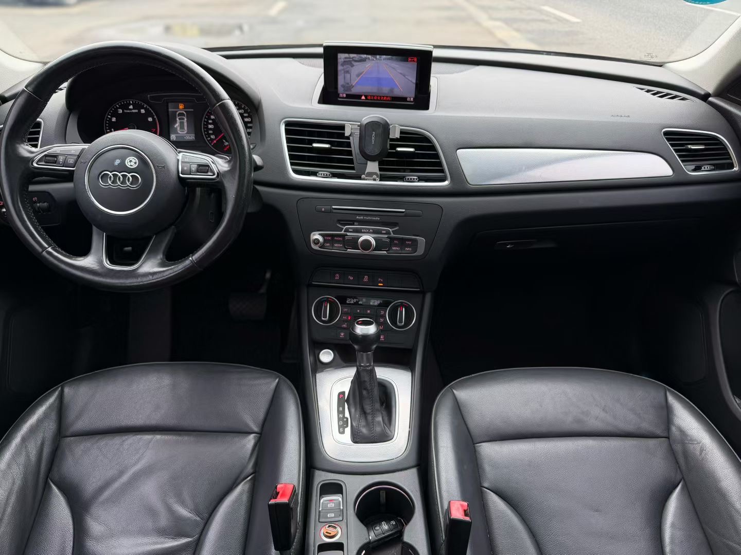 Audi Q3 2016 car image #3