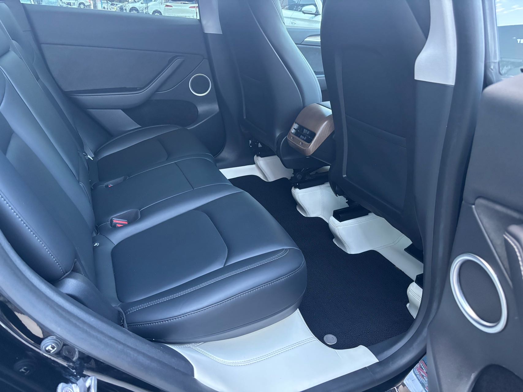 Tesla Model Y 2023 car image #6