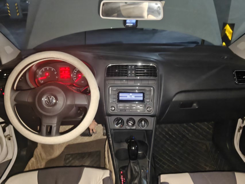 Volkswagen Polo 2014 immagine di auto #7