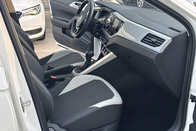 Volkswagen Polo 2021 car image #10