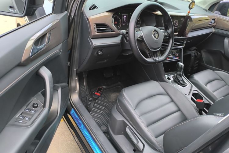 Volkswagen Tharu 2021 car image #16