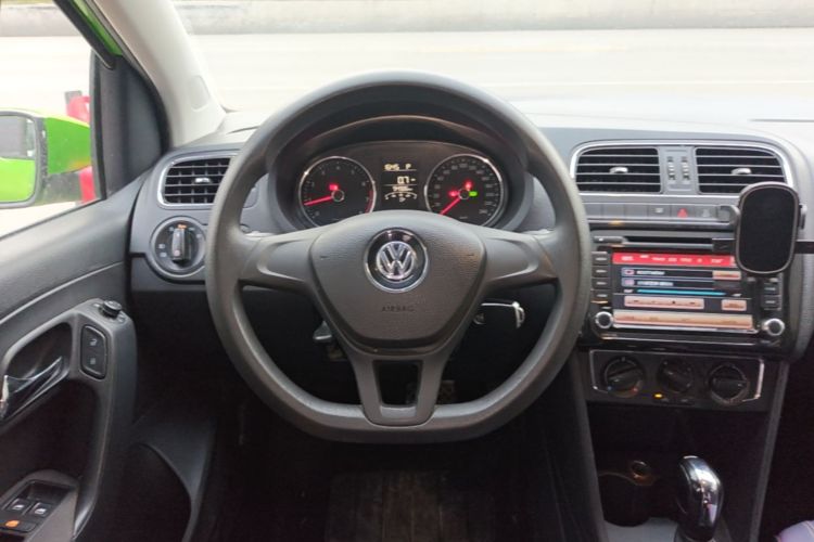 Volkswagen Polo 2015 #11 Volkswagen Polo 2015 car image #11
