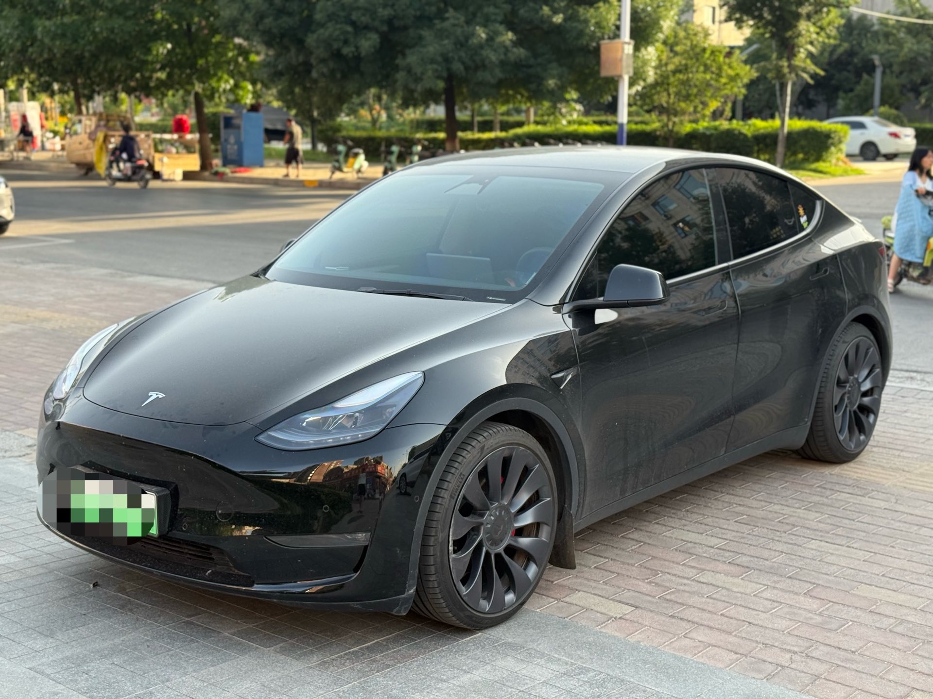 Tesla Model Y 2023 car image 