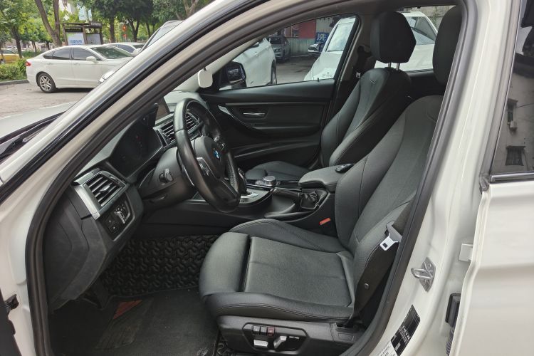 BMW 3 Series 2018 #15 BMW 3 Series 2018 immagine di auto #15