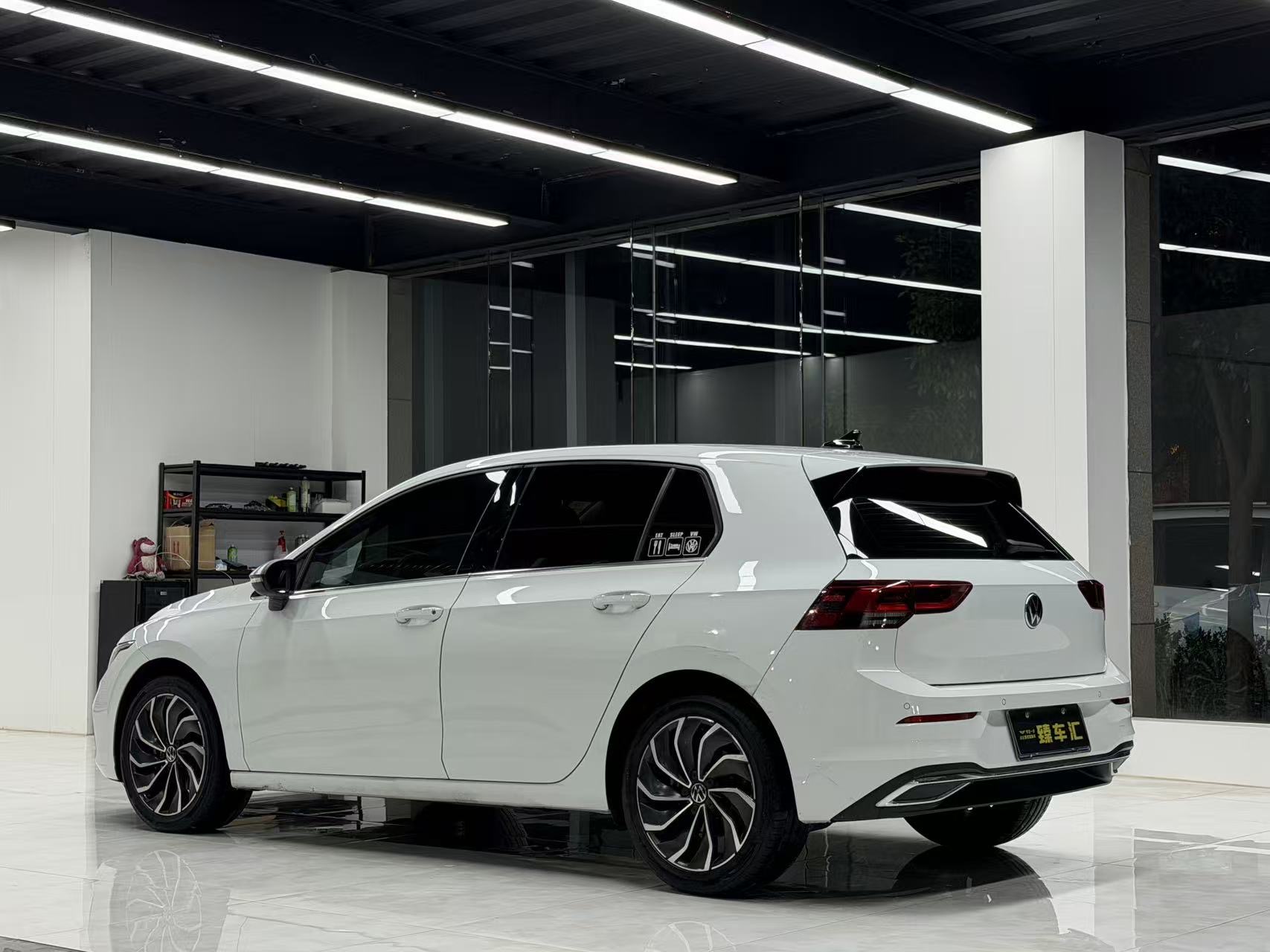 Volkswagen Golf 2023 car image #4