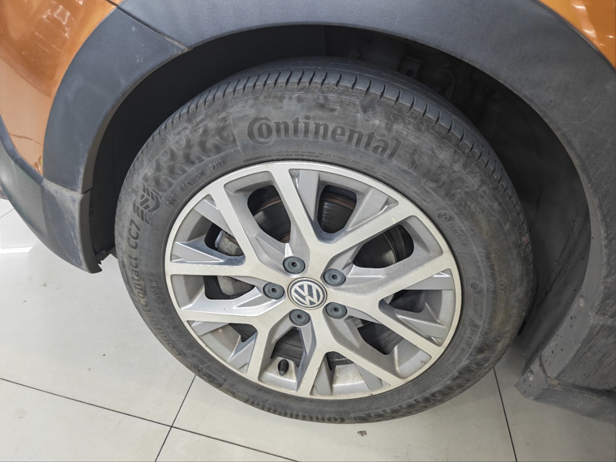 Volkswagen Polo 2015 car image #12
