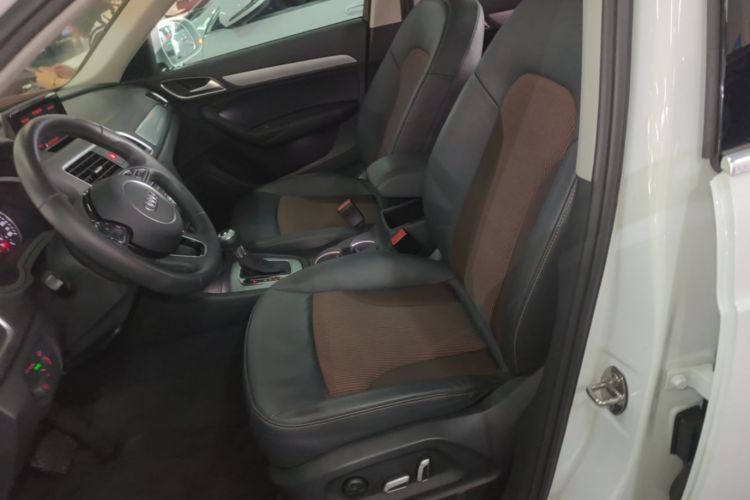 Audi Q3 2017 car image #15