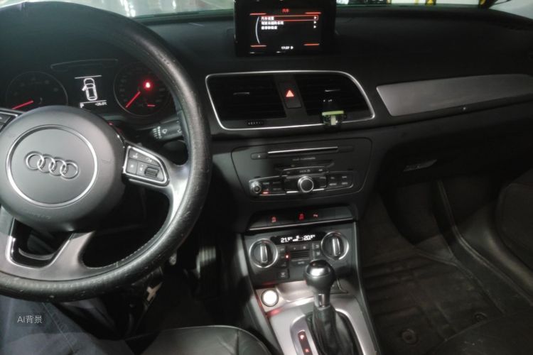 Audi Q3 2017 car image #12