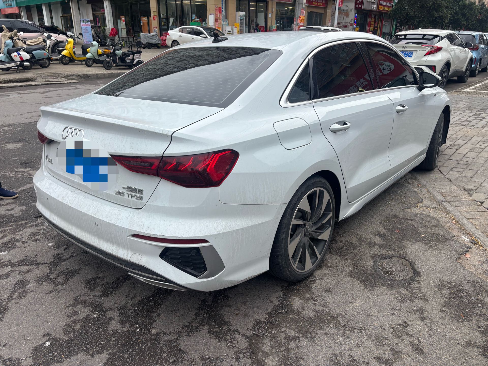 2025 car image #4