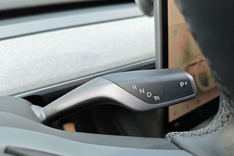 Tesla Model Y 2024 #14 Tesla Model Y 2024 car image #14