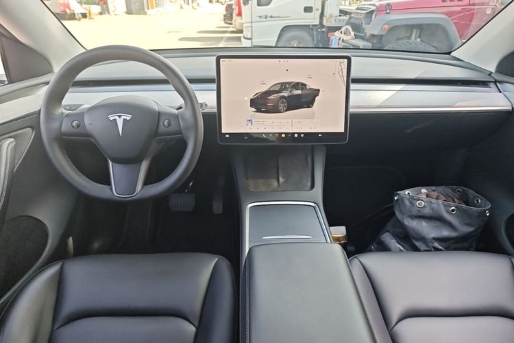 Tesla Model Y 2023 #11 Tesla Model Y 2023 car image #11