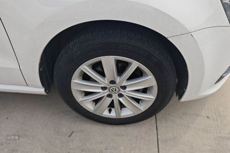 Volkswagen Polo 2015 car image #9