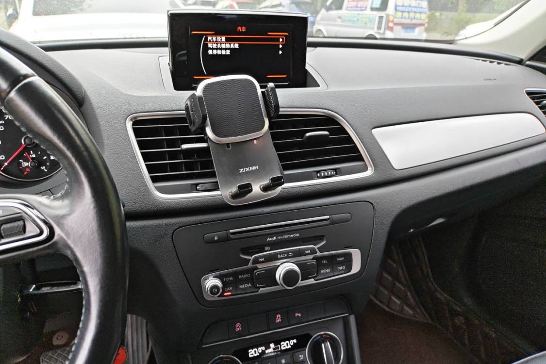 Audi Q3 2016 immagine di auto #26