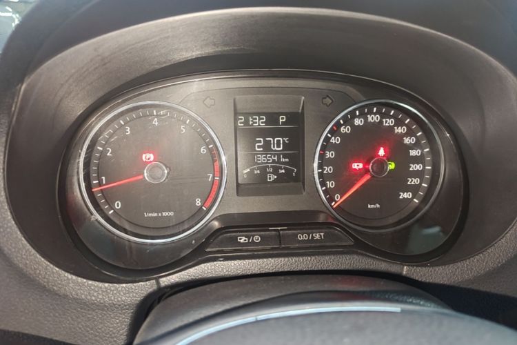 Volkswagen Polo 2014 car image #12