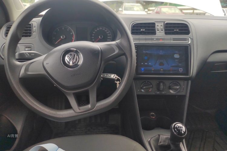Volkswagen Polo 2015 car image #11