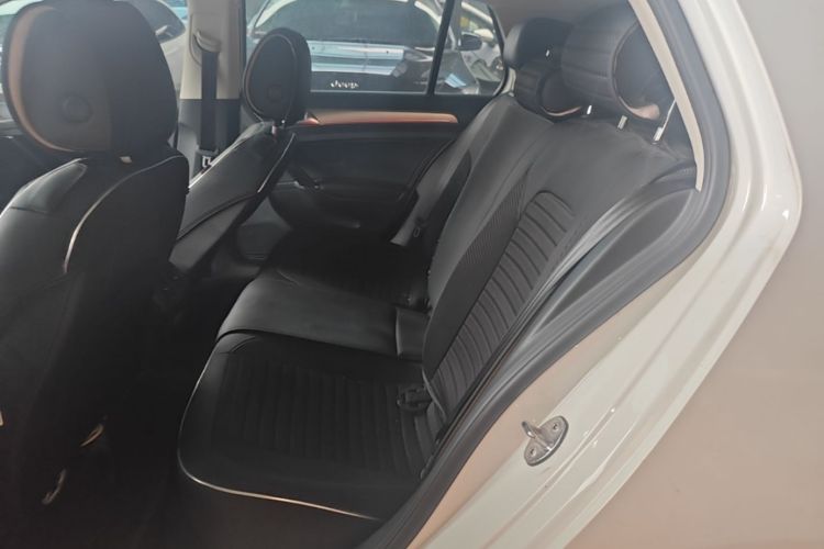 Volkswagen Golf 2020 car image #17