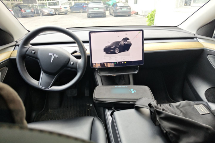 Tesla Model Y 2022 #10 Tesla Model Y 2022 car image #10