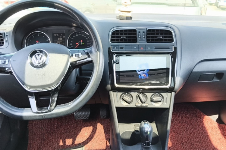 Volkswagen Polo 2018 car image #11