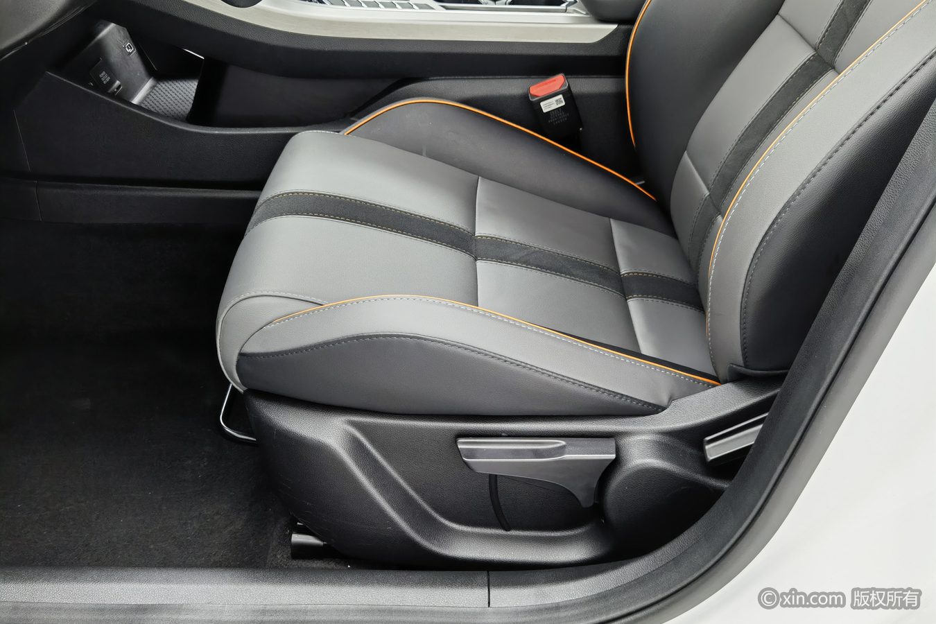 GEELY Coolray 2024 immagine di auto #21